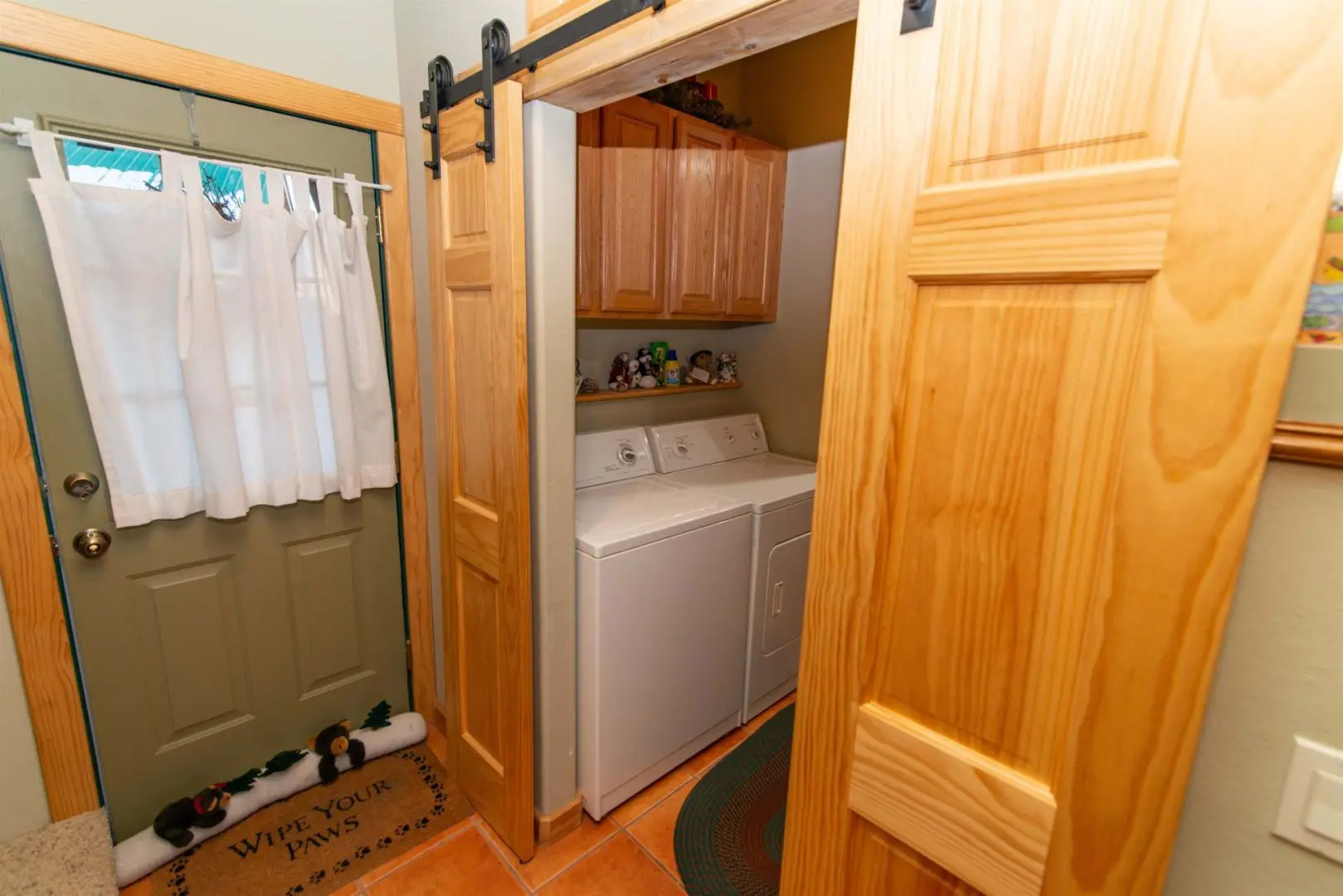 A laundry room with a washer and dryer.