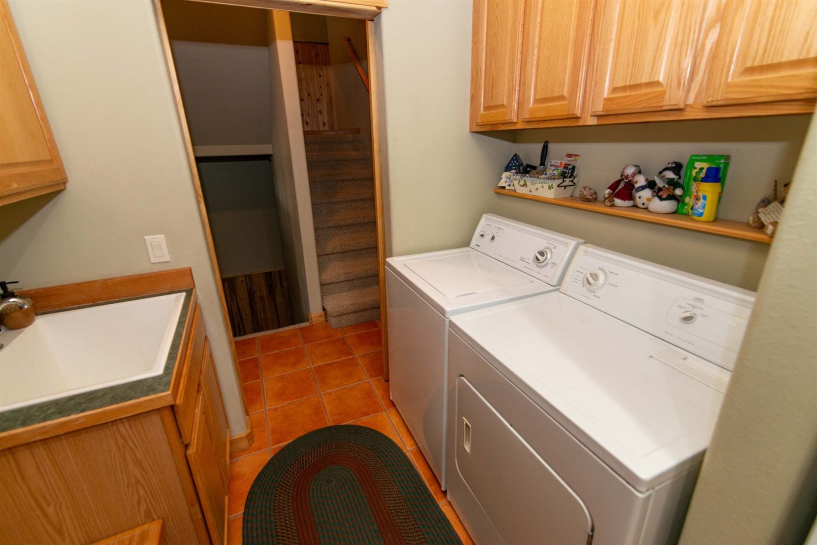 A laundry room with a washer and dryer.