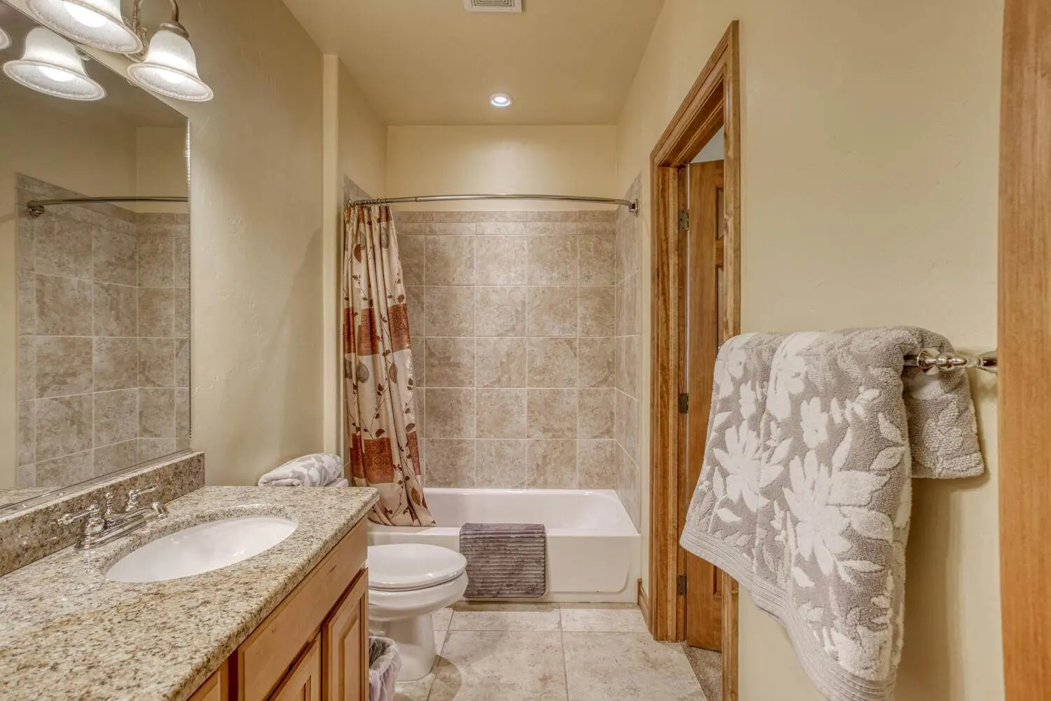 A bathroom with granite counter tops and a sink.