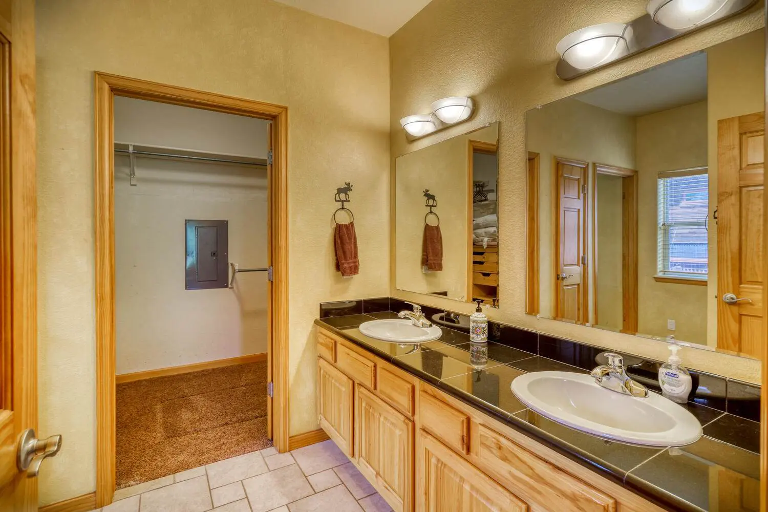 A bedsheet along with a wash basin and a mirror