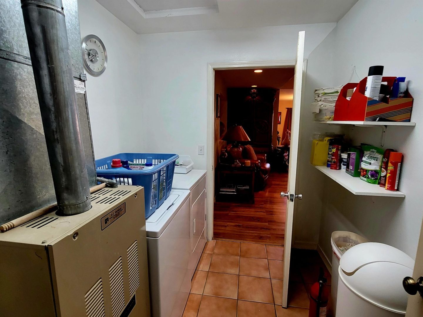 A laundry room with a washer and dryer.